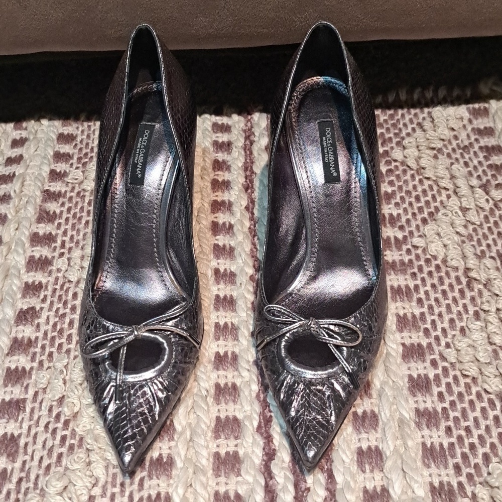 🎉 POSH SALE ~ DOLCE & GABBANA 38.5 authentic snakeskin heels, $1,395.00